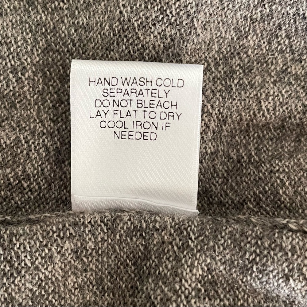 100% Extra Fine Merino Wool Knit Sweater V-Neck Gray Brown Turnbury, L - Picture 16 of 16